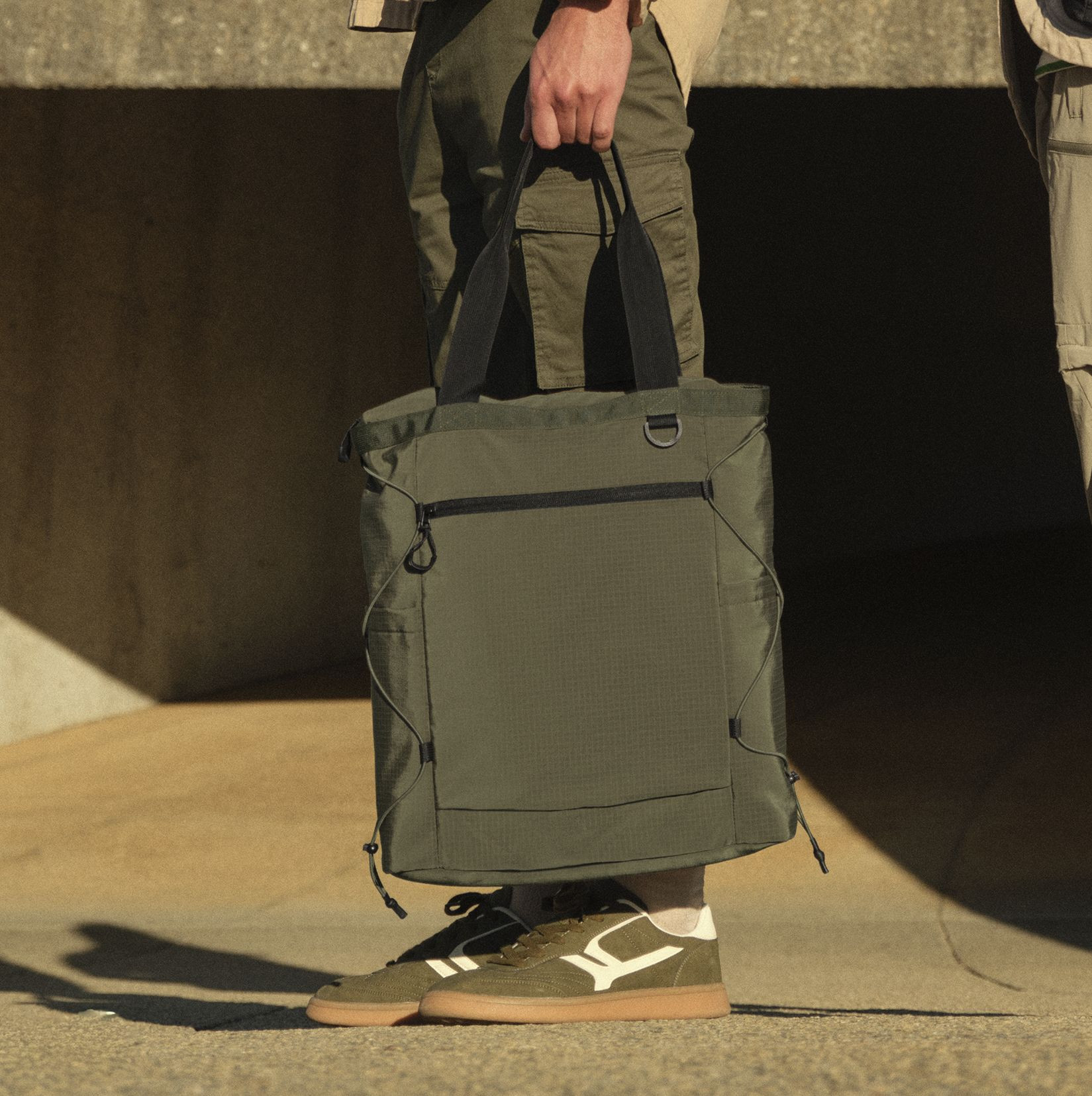 URBANSHIFT TOTE